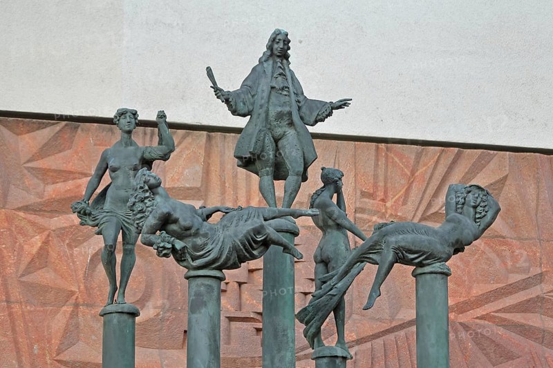 Telemann and the four temperaments by Eberhard Roßdeutscher 1981, monument to composer Georg Philipp Telemann, arms, gestures, scroll, standing, bronze sculpture, modern art, Telemann monument, Magdeburg, Saxony-Anhalt, Germany