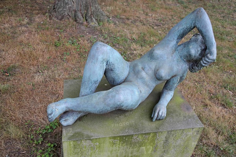 Sculpture Lying woman by Heinrich Drake 1930, nude female figure, one arm over head, bronze sculpture, life-size, Sculpture Park, Magdeburg, Saxony-Anhalt, Germany