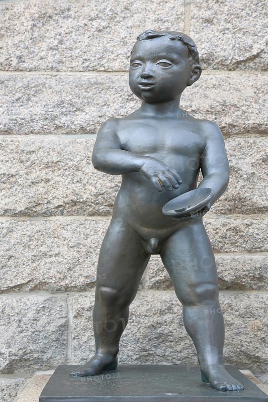 Putti at the town hall, bronze sculpture, naked figure with bowl, entrance, town hall, Aschersleben, Harz, Saxony-Anhalt, Germany