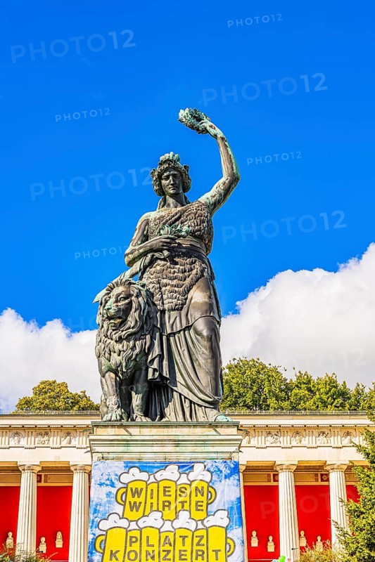 The Wiesnwirte square concert takes place under the statue of Bavaria, Festwiese, Theresienwiese, Oktoberfest, Munich, Upper Bavaria, Bavaria, Germany