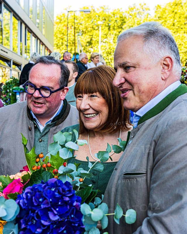 The woman of the Lord Mayor Petra horse-rider, with the Oktoberfest boss Clemens Baumgärtner and the Oktoberfest landlord Christian Schottenhamel, the arrival of the Oktoberfest landlords, Oktoberfest, Munich, Upper Bavaria, Bavaria, Germany