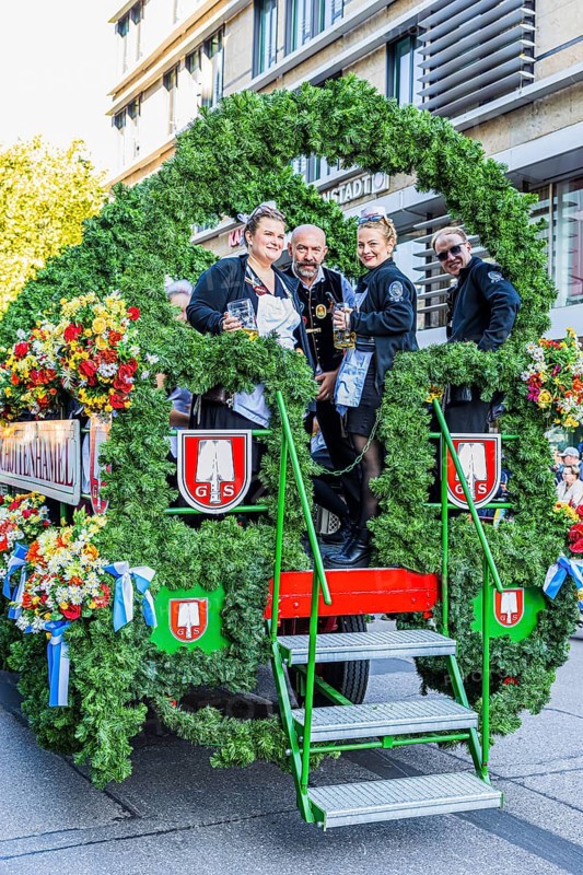 The float with the waiters of the Schottenhamel marquee, Oktoberfest, Munich, Upper Bavaria, Bavaria, Germany