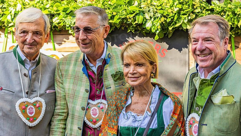 The actress Uschi Glas with her man Dieter Hermann, the folk musician Patrick Lindner with his man Peter shepherd, Oktoberfest, Munich, Upper Bavaria, Bavaria, Germany