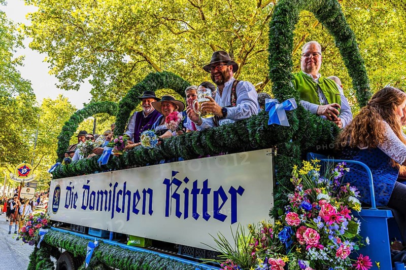 Float of the Knights of the Damische Ritter from Munich, Entry of the Oktoberfest hosts, Oktoberfest, Munich, Upper Bavaria, Bavaria, Germany