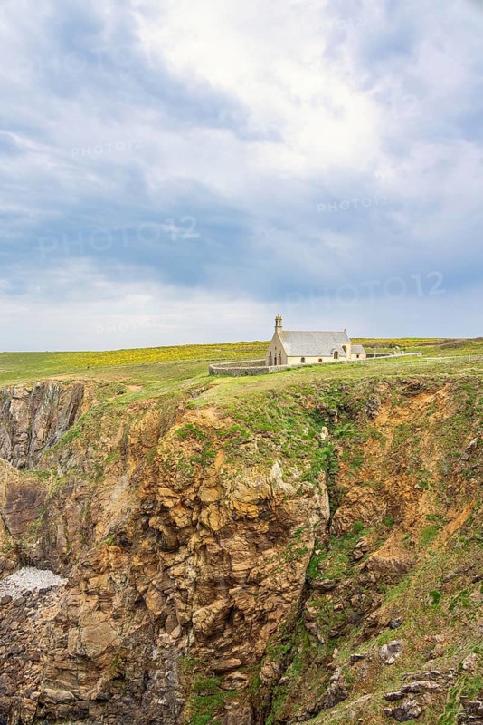 Chapelle Saint-They on the edge of a steep cliff a historical building on the dramatic french coast, Pointe du Van, Crozon Peninsula, Bretagne, France