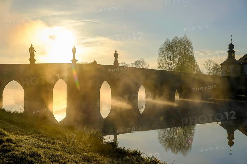 Morning atmosphere, fog at Fischhof, with historic Fischhof bridge, Tirschenreuth, Upper Palatinate, Bavaria, Germany