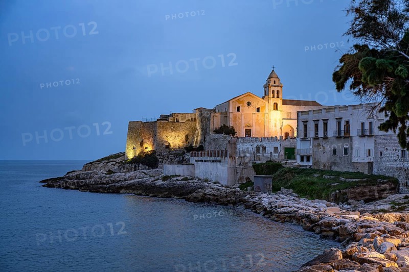 The church Chiesa di San Francesco at dusk, Vieste, Gargano, Apulia, Italy