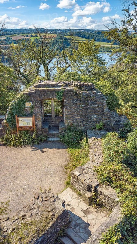 Bird's eye view of rest of wall with window niche part of ruins of Isenburg Castle, below old staircase to entrance of former residential building residential wing residential building in the background Lake Baldeney, Schellenberger Wald, Essen, North Rhine-Westphalia, Germany