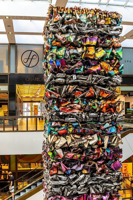 Interior design, artwork made from compressed scrap cars, partially vacant Shopping Quartier 205 in Friedrichstraße and Mohrenstraße, Berlin, Germany