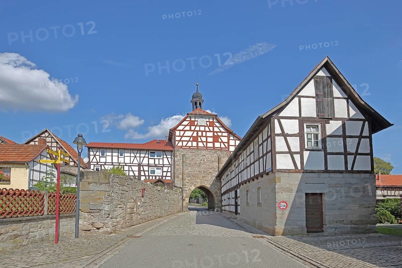 Historic Lower Tor with spire and clock and half-timbered houses, Tor tor, town gate, town wall, Heldburg, Thuringia, Germany