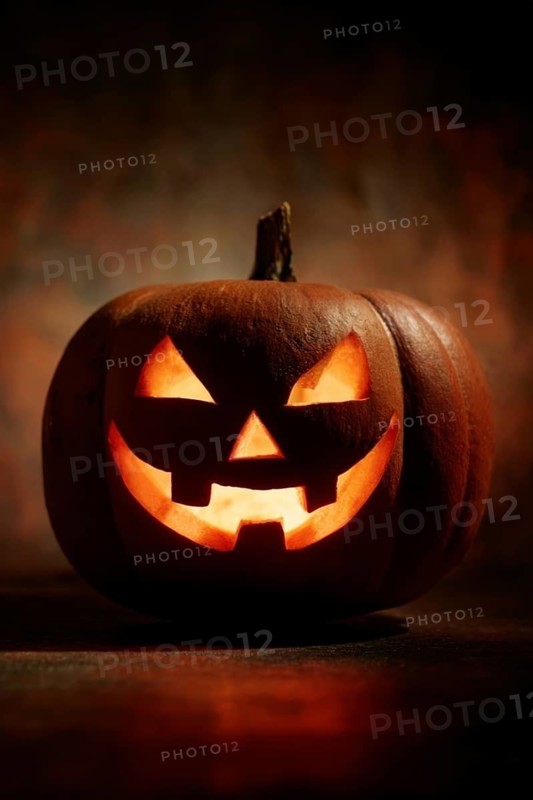 A spooky carved glowing pumpkin in a dark room, symbolising Halloween and autumnal mood, AI generated, AI generated