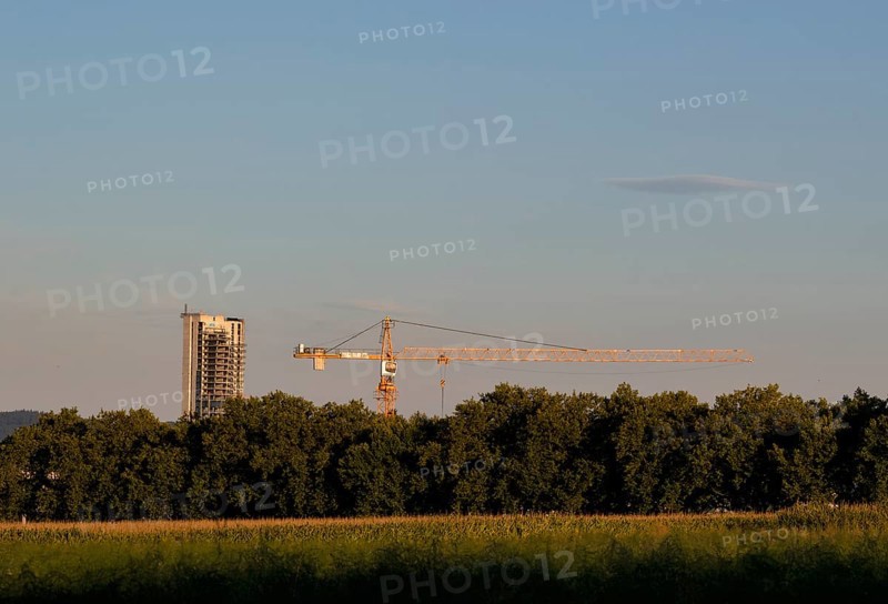 Schwabentower, half-finished high-rise GEWA-Tower, ruined building, construction crane, Fellbach, Baden-Württemberg, Germany