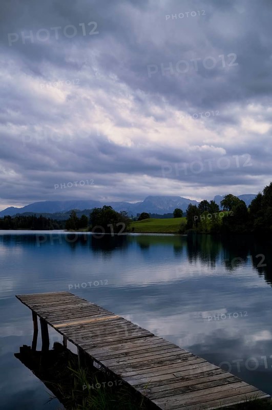 Bathing jetty, jetty, wooden jetty, jetty, leads into a lake, bathing lake, Schwaltenweiher near Seeg, Allgäu Alps, East Allgäu, Allgäu, Swabia, Bavaria, Germany