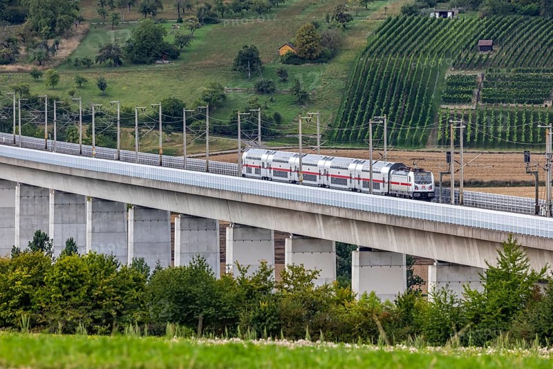 Enztal bridge with InterCity. Double-track railway overpass of the high-speed line from Mannheim to Stuttgart with a length of 1044 metres // 24.08.2025: Vaihingen an der Enz, Baden-Württemberg, Germany