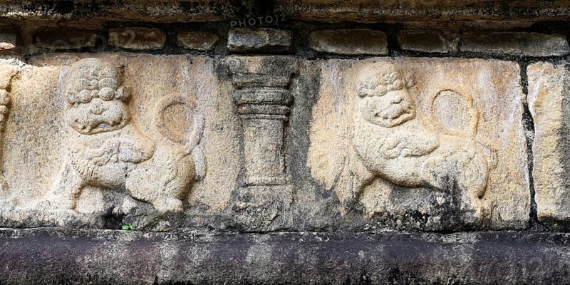 Details of the Council chamber or Raja Vaishyabhujanga Mandapa, Polonnaruwa ruins of the garden-city created by Parakramabahu the Great in the 12th century, Polonnaruwa, Sri Lanka