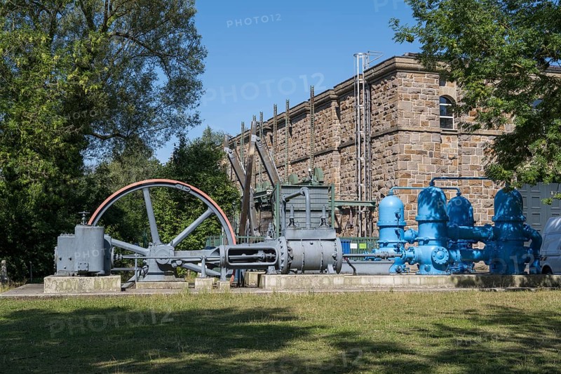 Compound steam engine in front of the RWW Kahlenberg hydroelectric power station, Mülheim an der Ruhr, Rur region, North Rhine-Westphalia, Germany