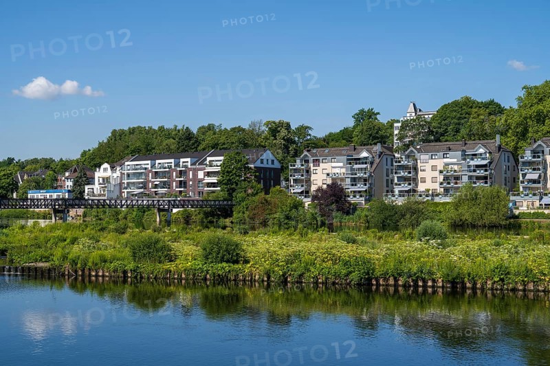 Residential building on the banks of the Ruhr, Saarn-Mendener Ruhraue, nature reserve, Mülheim an der Ruhr, Rurgebiet, North Rhine-Westphalia, Germany