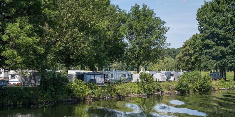 Caravan on the banks of the Ruhr, campsite, Mülheim an der Ruhr, Rurgebiet, North Rhine-Westphalia, Germany