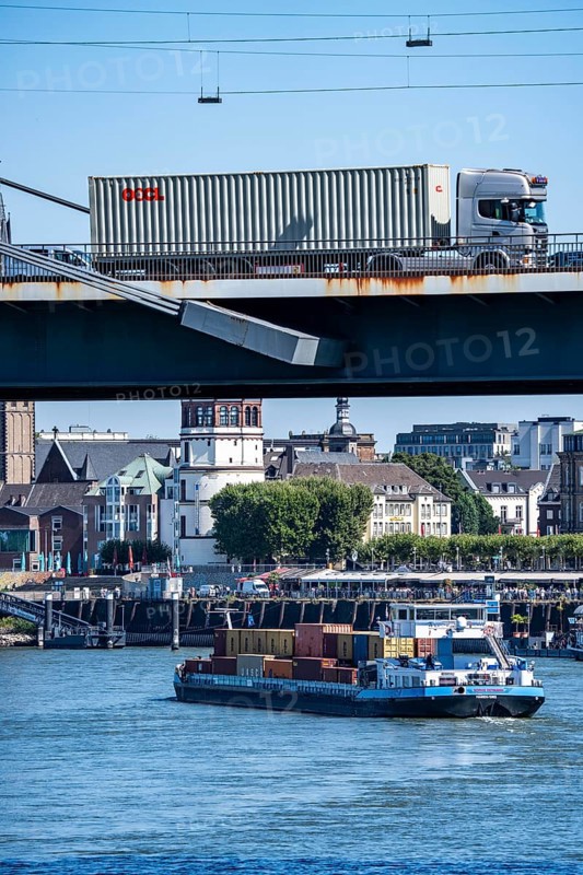 Cargo ship, container freighter, on the Rhine near Düsseldorf, Rheinkniebrücke, Altstadtufer, North Rhine-Westphalia, Germany