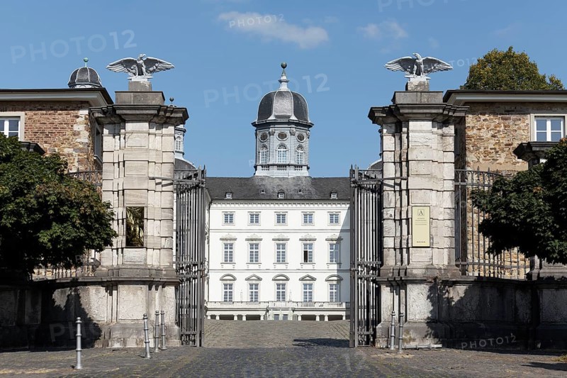 Entrance Schloss Bensberg, Althoff Grandhotel Schloss Bensberg, Bergisch Gladbach, Bergisches Land, North Rhine-Westphalia, Germany