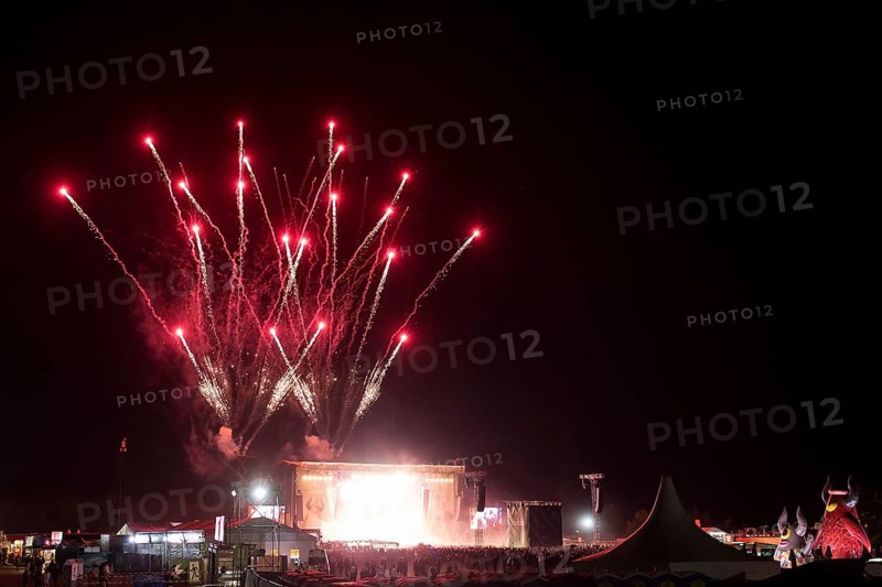 Fireworks behind the Green Stage after the Electric Callboys' performance at the Highfield Festival on Saturday, Störmthaler See, 16/08/2025
