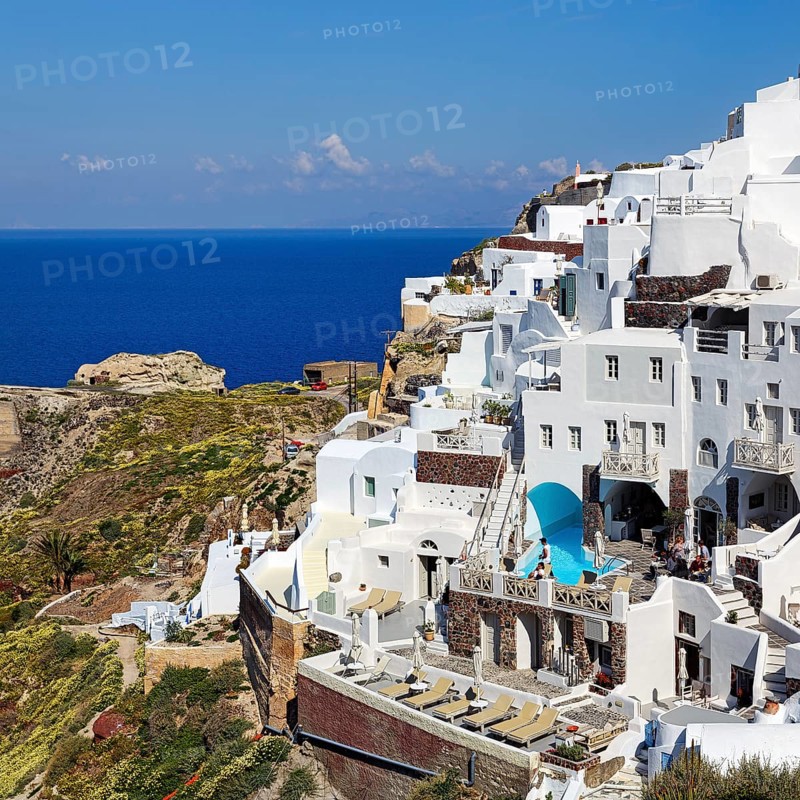 White holiday homes on the edge of the caldera overlooking the sea, Oia, Thira, Santorini, Cyclades, Greece