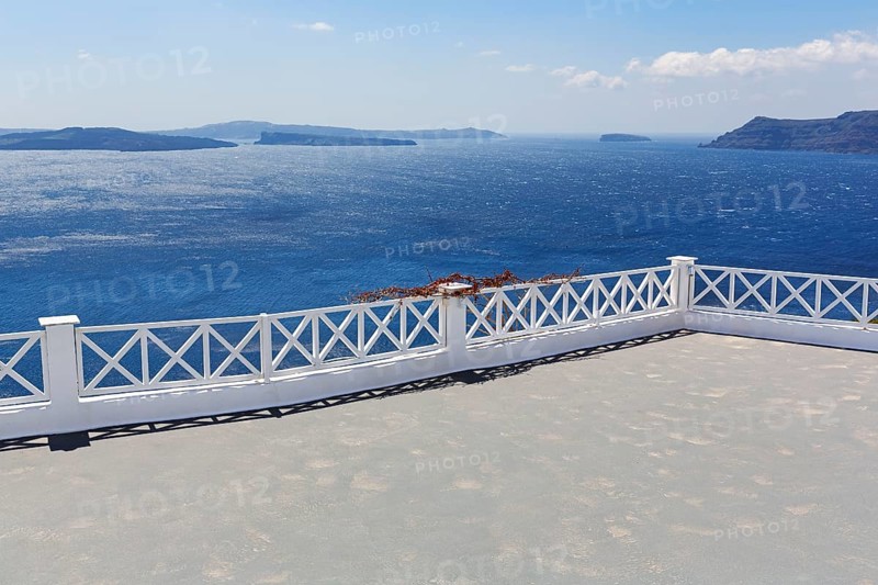 Empty terrace by the sea, view of the caldera, islands on the horizon, Oia, Thira, Santorini, Cyclades, Greece