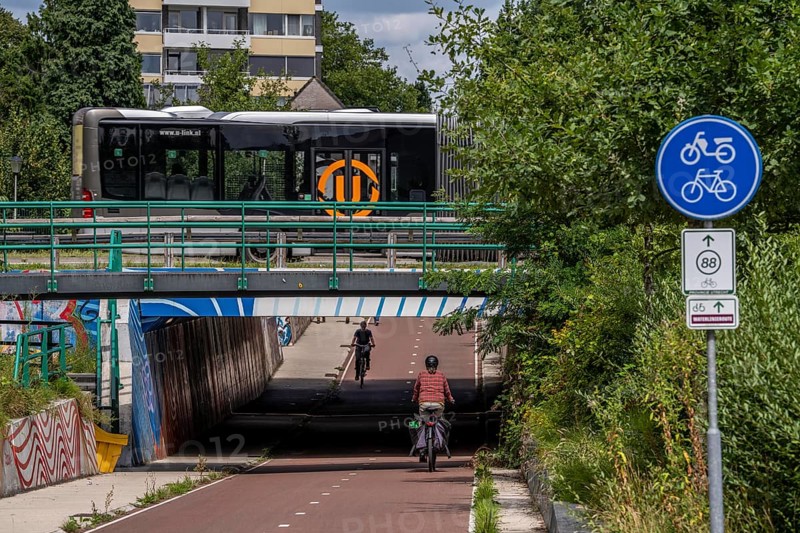 Cycle path to, from the university campus in Utrecht Science Park, Utrecht University, long-distance cycle path to the surrounding municipalities, wide, cycle path, subway under a busy road, N237, near De Bolt, Netherlands
