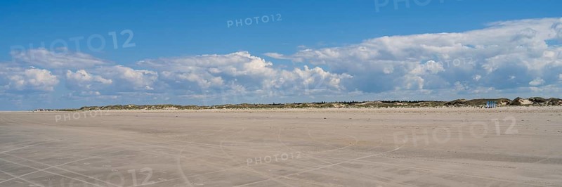 Empty beach, dunes, panorama format, Sankt Peter Ording, Eiderstedt, North Frisia, North Sea, Schleswig-Holstein, Germany
