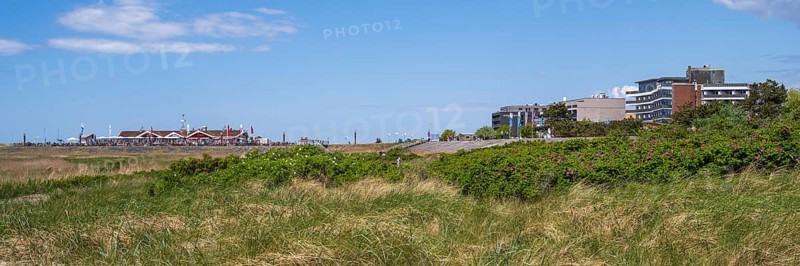 Restaurant and hotel on the promenade, dune landscape, panorama format, Sankt Peter Ording, Eiderstedt, North Frisia, North Sea, Schleswig-Holstein, Germany
