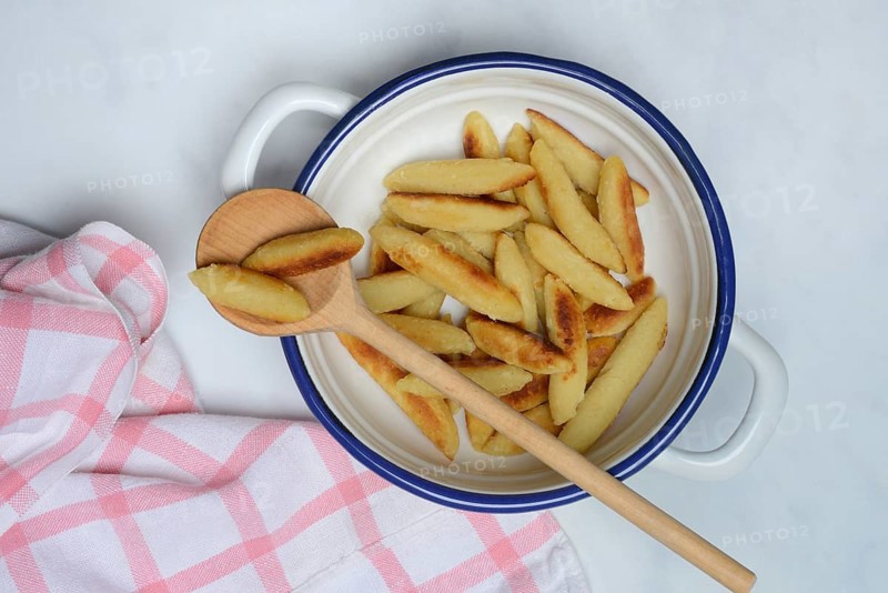 Fried puff noodles in bowl