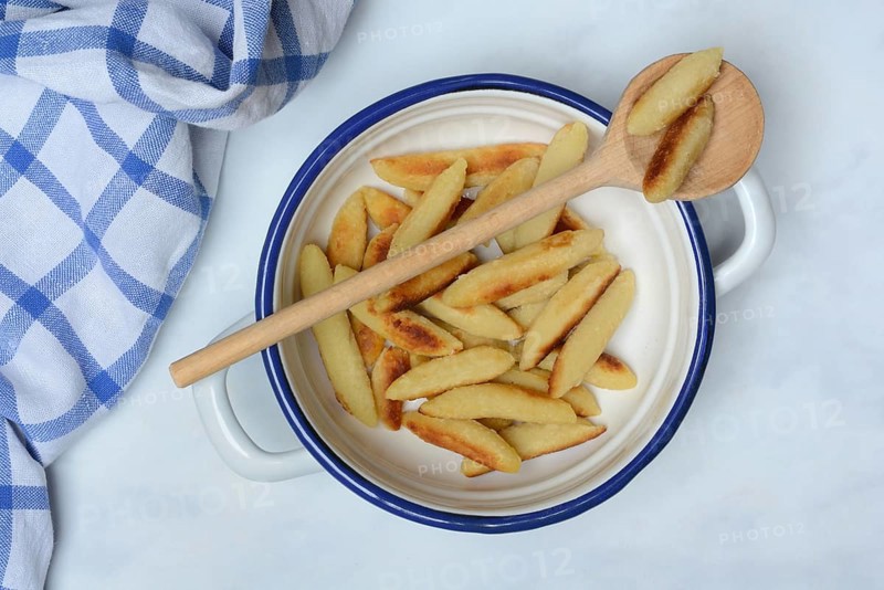 Fried puff noodles in bowl