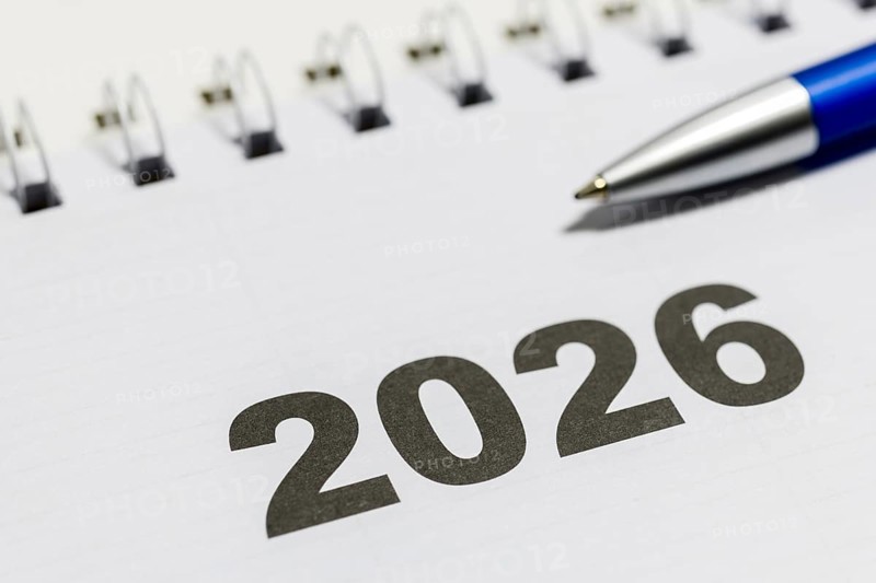 Ringbook calendar, calendar sheet with the year 2026 and a blue pencil