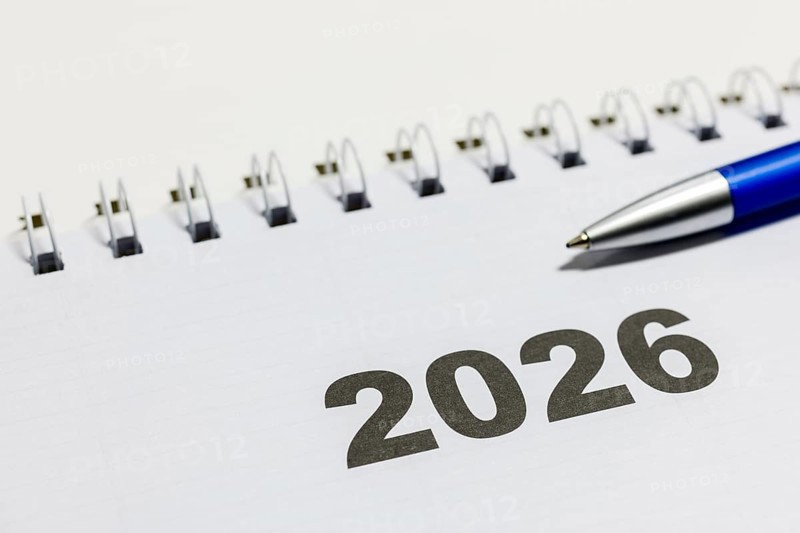 Ringbook calendar, calendar page for the year 2026 with a blue pencil on it