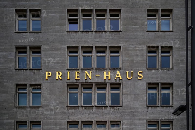 Façade, lettering, Prien House, Jungfernstieg, Free and Hanseatic City of Hamburg, Germany