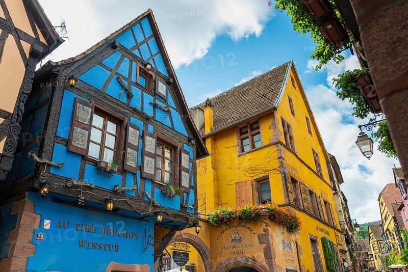 Colourful historic houses in the old town of Riquewihr, Ellsass