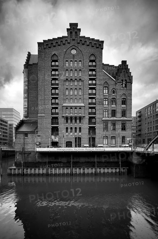 Peter Tamm International Maritime Museum, warehouses, brick buildings, Hamburger Speicherstadt, canal, black and white, Hafencity, Free and Hanseatic City of Hamburg, Germany