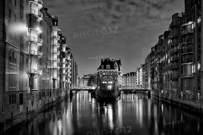 Night view, historic moated castle, warehouses, brick buildings, canal, Hamburger Speicherstadt, Hafencity, black and white, Free and Hanseatic City of Hamburg, Germany