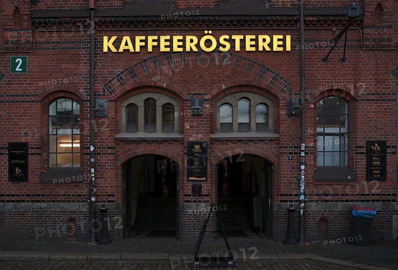 Exterior view of café, coffee roastery, façade, warehouses, brick buildings, Hamburger Speicherstadt, Hafencity, Free and Hanseatic City of Hamburg, Germany