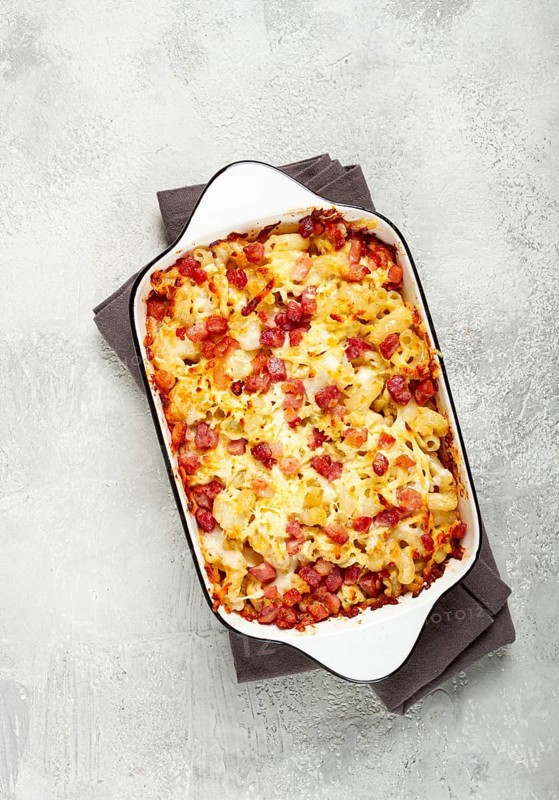 Macaroni with cheese and bacon, baked, homemade, no people