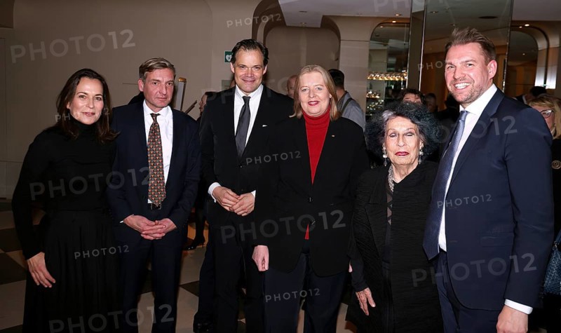 Anne Will, Uwe Neumärker, Prof. Dr. Stephan Frucht, Bärbel Bas, Lea Rosh, Danny Freymark at the Prize for Civil Courage against Right-Wing Radicalism and Anti-Semitism, 19th Charity Dinner Room of Names in Berlin's Hotel Adlon on 24.11.2025