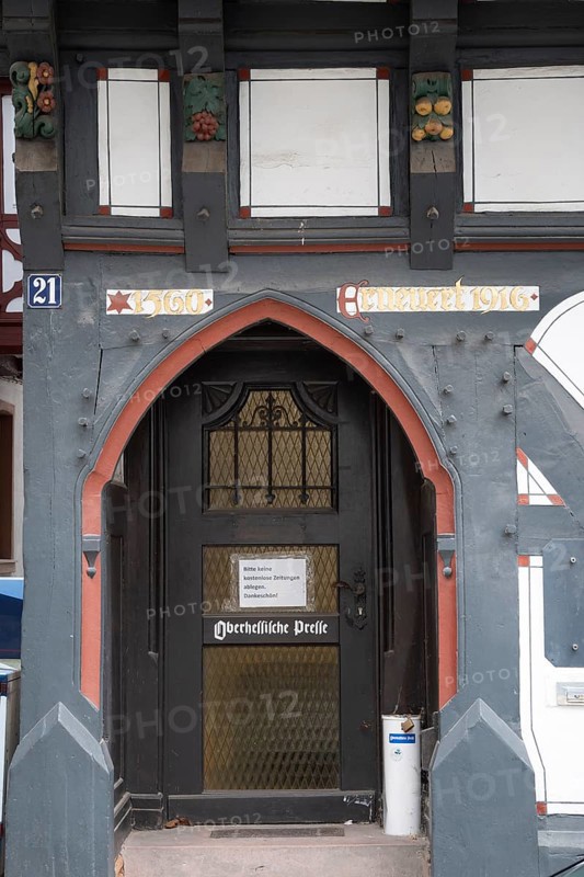 Door and decoration on half-timbered house, former press house, market, Oberstadt, Marburg, Hesse, Germany
