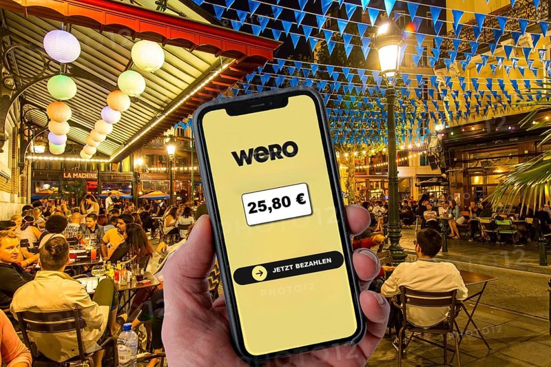 Symbolic image, photo montage, about the European WERO payment service, currently you can only send or receive money directly to another person, P2P, person-to-person, for use in stationary retail or catering, to be introduced from 2026