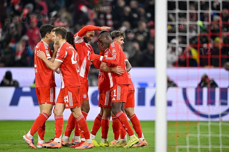 Goal cheers Aleksandar Pavlovic FC Bayern Munich FCB (45) Josip Stanisic FC Bayern Munich FCB (44) Jonathan Tah FC Bayern Munich FCB (04) Nicolas Jackson FC Bayern Munich FCB (11) Tom Bischof FC Bayern Munich FCB (20) Allianz Arena, Munich, Bayern, Germany