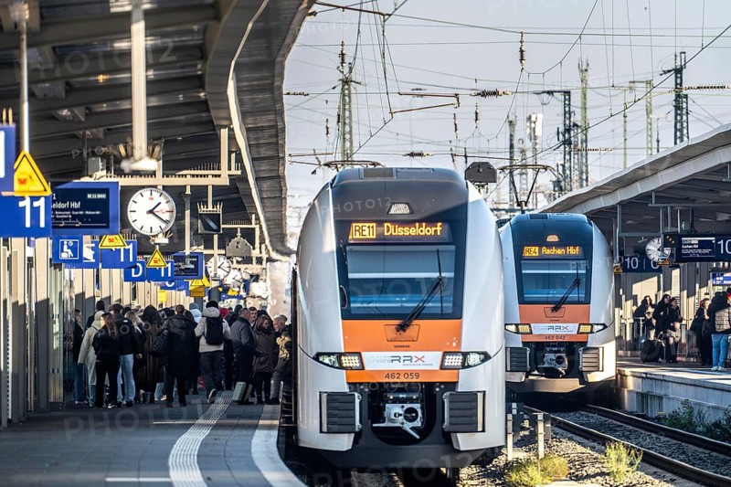Dortmund Central Station, regional express trains, RRX, Rhein-Ruhr Express on the platform, RE4, RE11, North Rhine-Westphalia, Germany