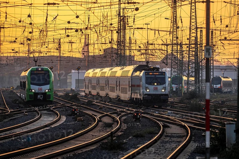 Local transport trains, IC train, on the tracks, west of Dortmund Central Station, North Rhine-Westphalia, Germany