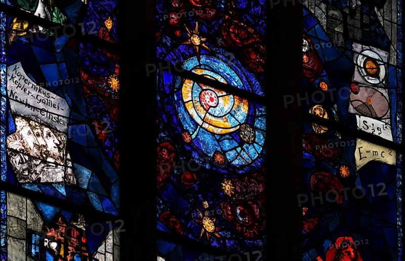 Interior view, physicist, Copernicus, Kepler, Galileo, Newton, Einstein, window of promise by Peter Valentin Feuerstein, stained glass window, Our Lady of Ulm, Ulm, Baden-Württemberg, Germany