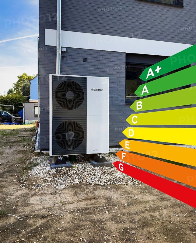 An air heat pump in the front yard of a renovated single-family house, graphic with energy efficiency classes for buildings according to the GEG, Düsseldorf, Germany