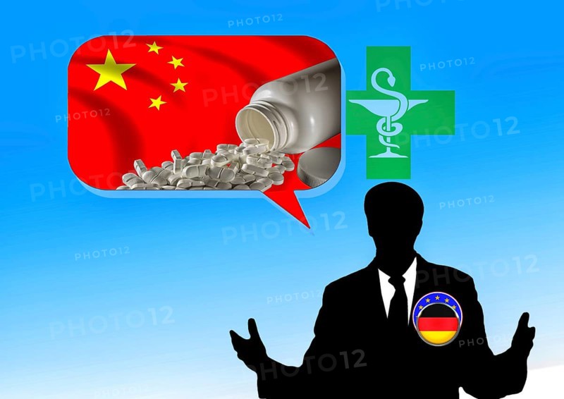 Symbolic image, Germany formerly pharmacy in the world, EU European Union, pharmaceutical industry, drug production, drug safety, supply population, raw material dependence on China and India, tablets, medicine, missing basic materials Germany and worldwide, economy, world market