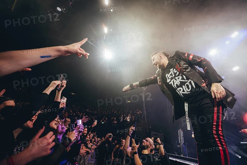 Singer Adam Gontier from Three Days Grace live on tour 25 at Berlin's Tempodrom on 19.11.2025